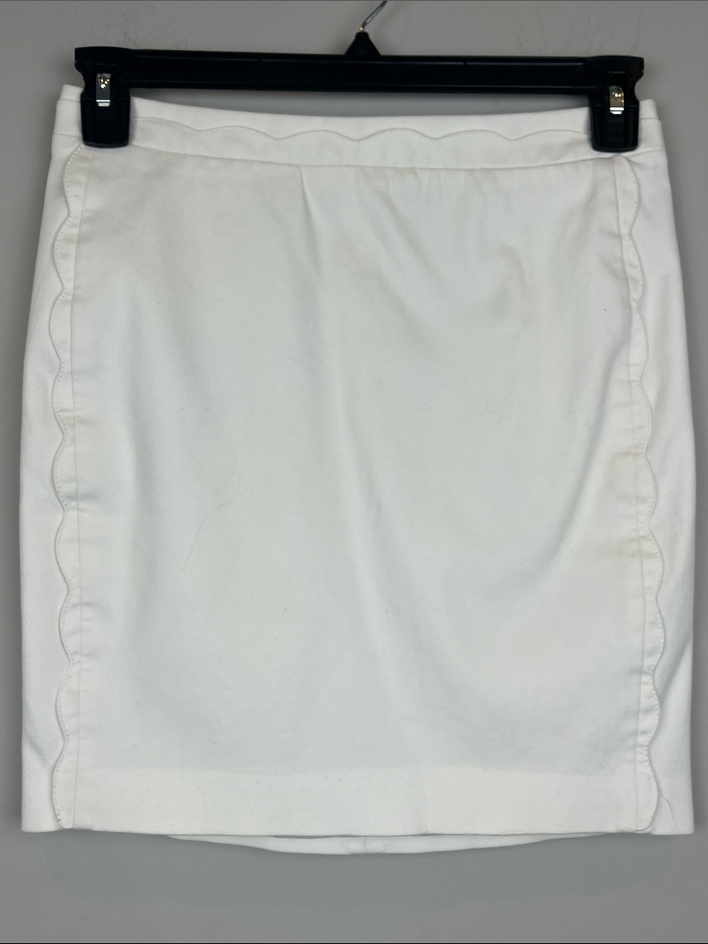 Banana Republic White Scallop-Trim Pencil Skirt Size 2